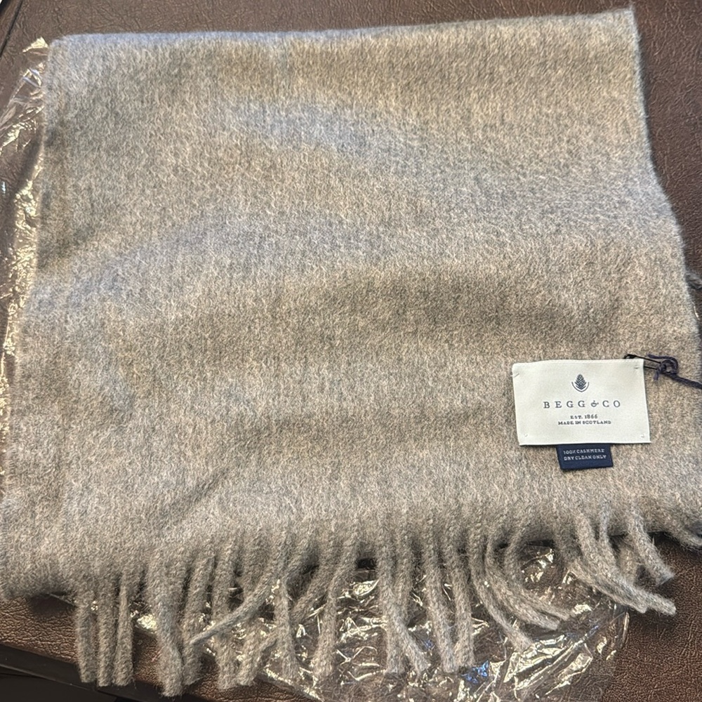 Brand new Arran 100% Cashmere Begg & Co scarf